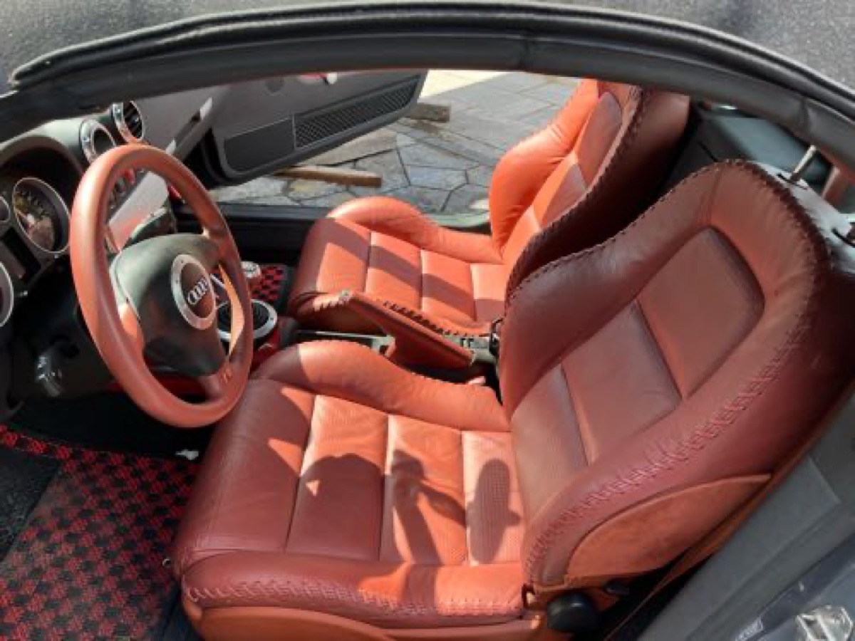自動車内装修理 アウディ TT レザーシートカラーリング 施工写真 3