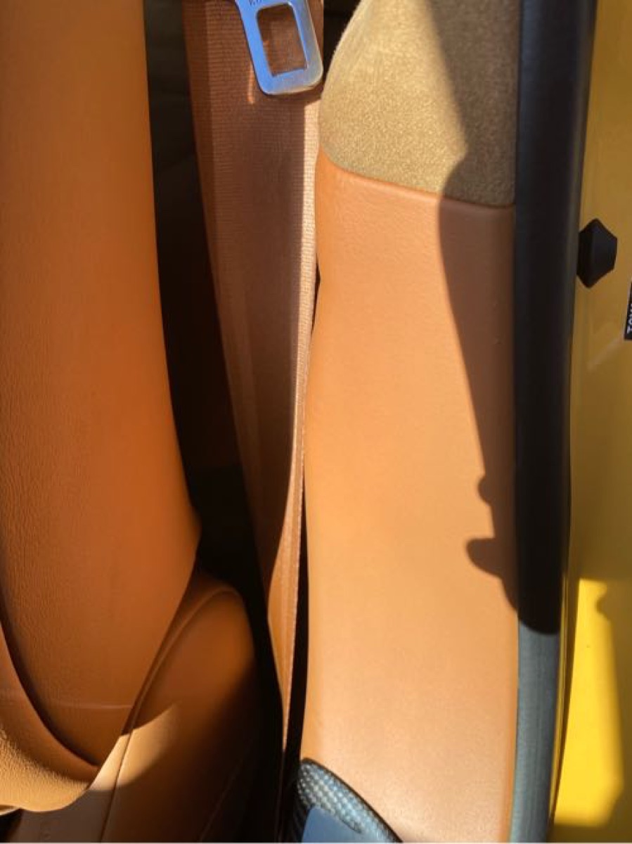 自動車内装修理 レクサスLC 内張修理 えぐれ修理 施工写真 1