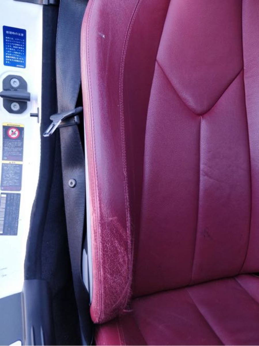ベンツ 本革シート 劣化修理 赤革シート修理 施工写真 4
