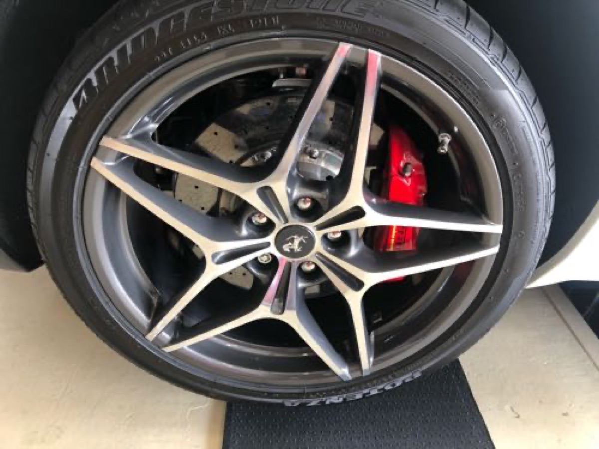 フェラーリ カリフォルニア 純正ホイール 修理 ポリッシュ加工 施工写真 1