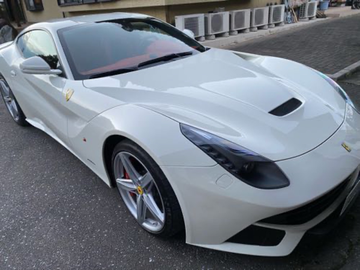 フェラーリ F12 ホイール修理 純正ホイール 部分塗装修理 施工写真 1