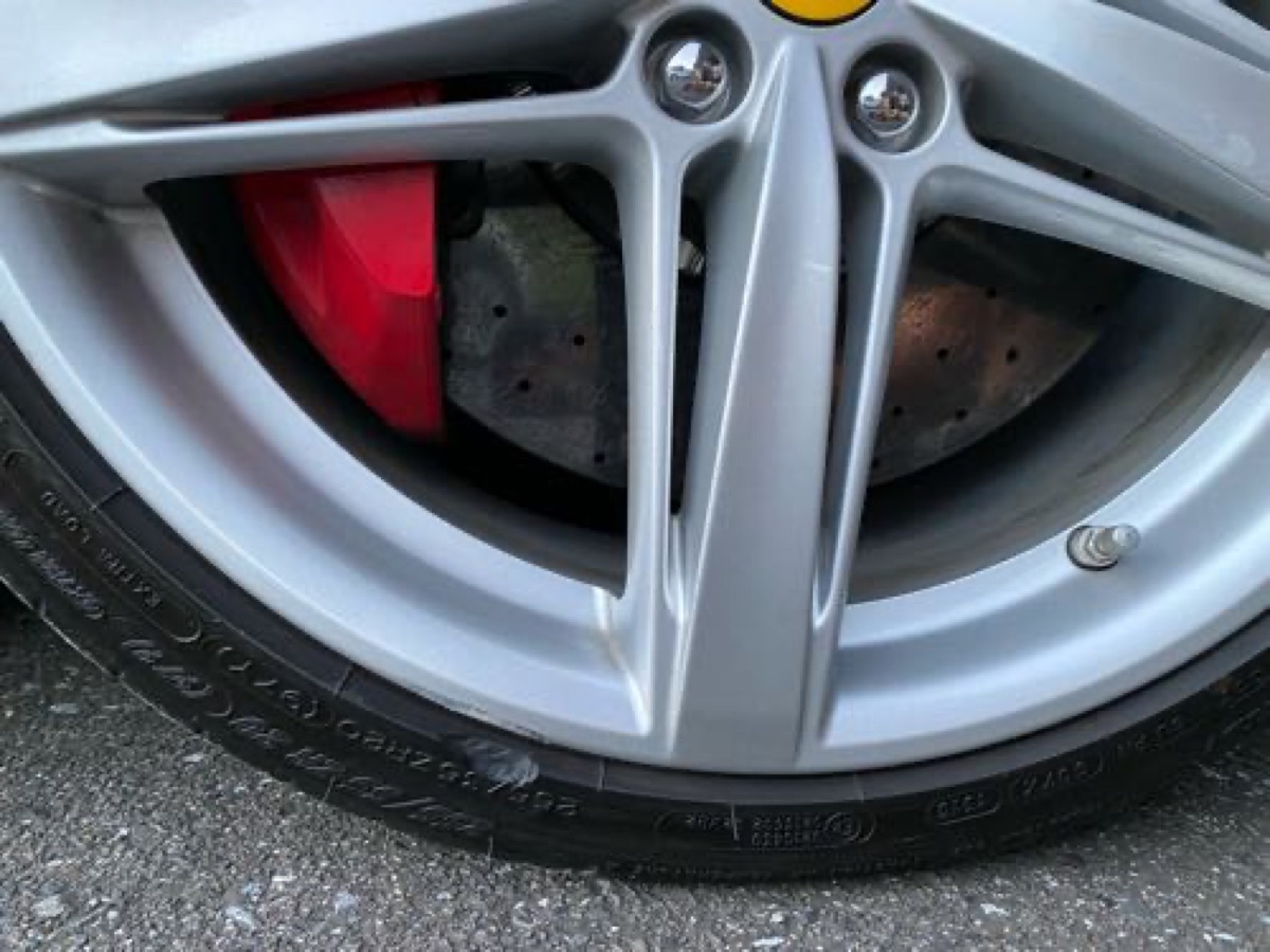 フェラーリ F12 ホイール修理 純正ホイール 部分塗装修理 施工写真 2
