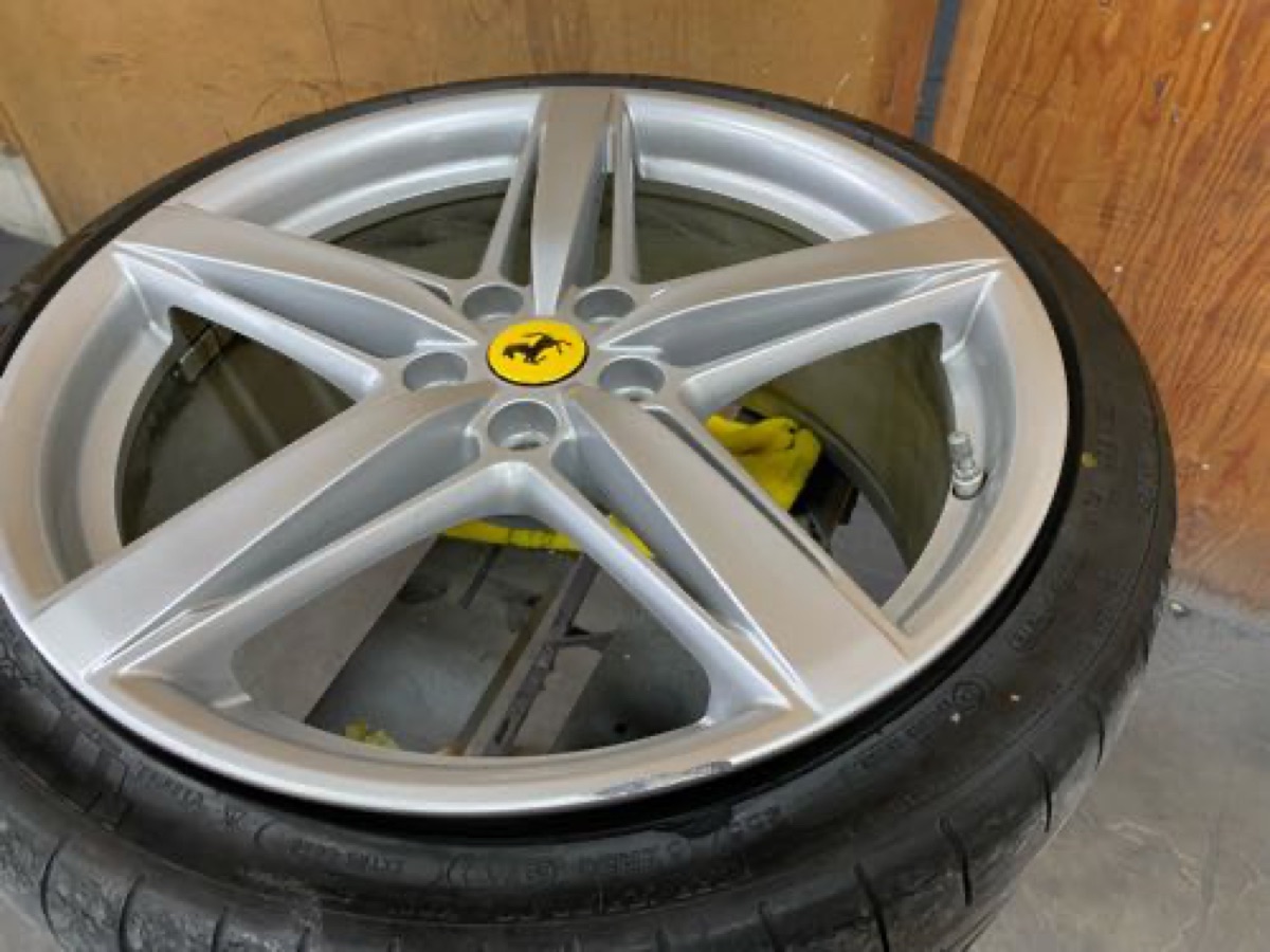 フェラーリ F12 ホイール修理 純正ホイール 部分塗装修理 施工写真 3