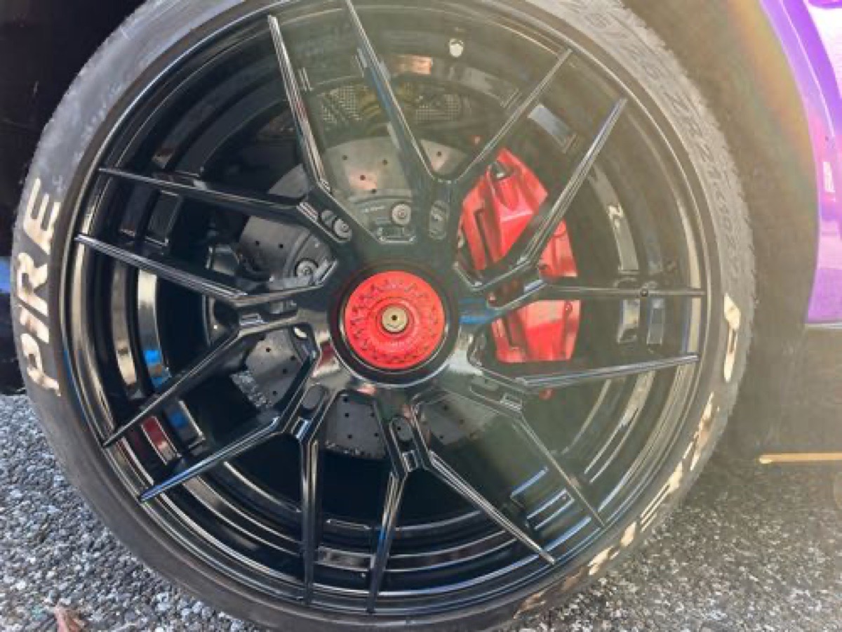 ランボルギーニ ホイール修理 ホイールカラーチェンジ グロスブラック 施工写真 4