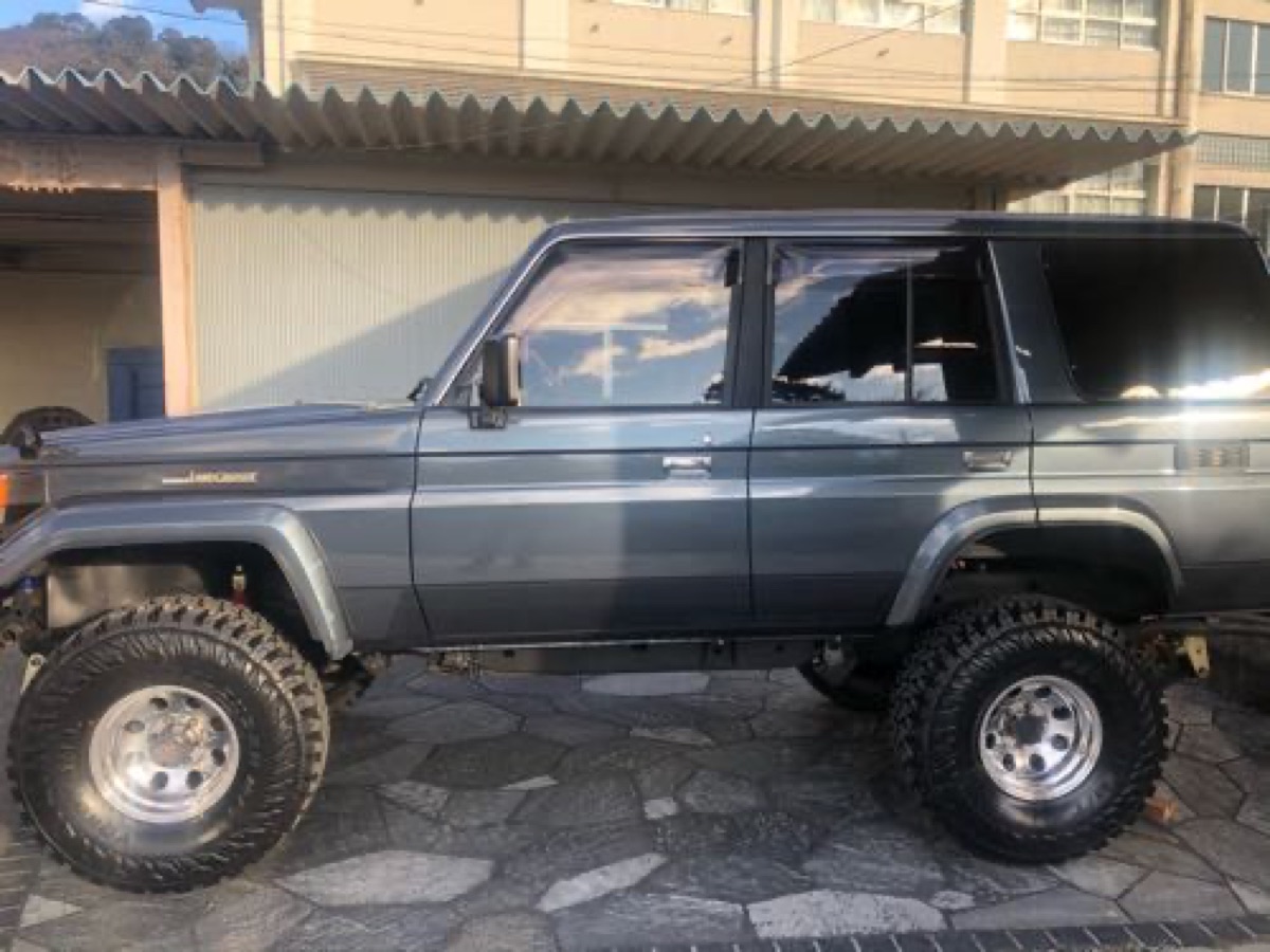 ランクル70 ミッキートンプソンホイール カラーチェンジ 施工写真 1