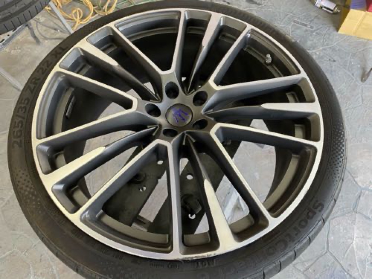 マセラティ レバンテTROFEO ホイール修理 施工写真 1