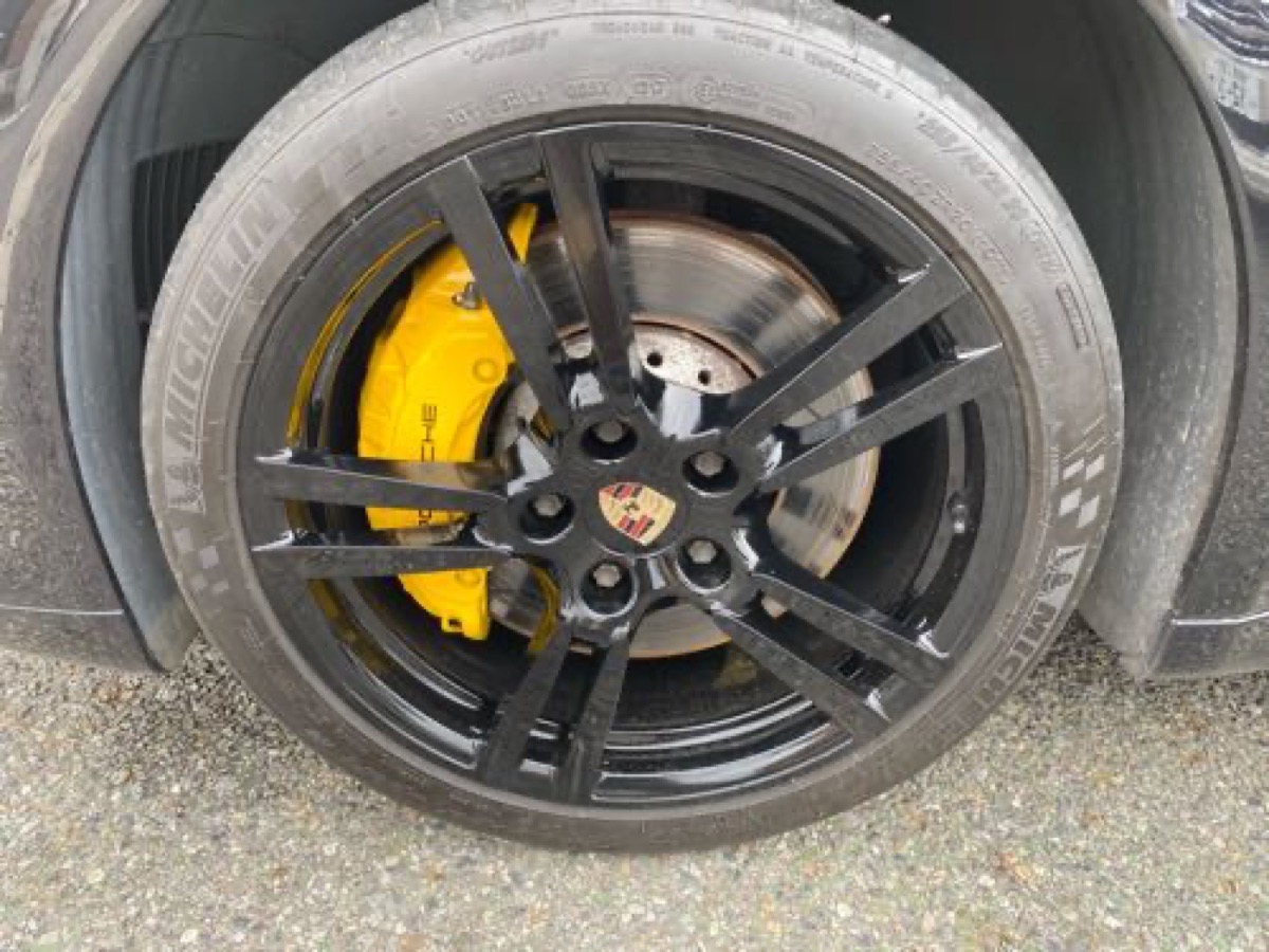 ホイール修理 キャリパー塗装 ホイールカラーチェンジ 施工写真 1