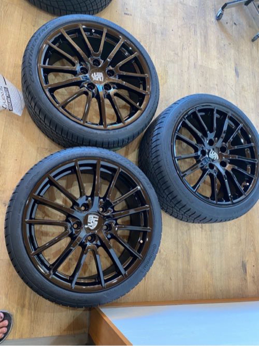 ポルシェケイマンホイール修理 カラーチェンジ ホイールカラーチェンジ 施工写真 2