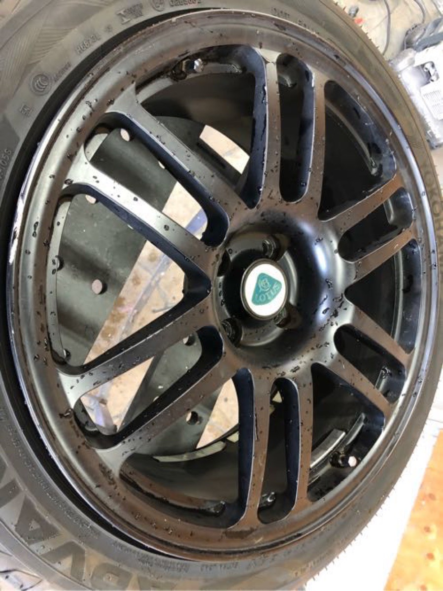 ロータス lotus マットブラック ホイールガリ傷修理